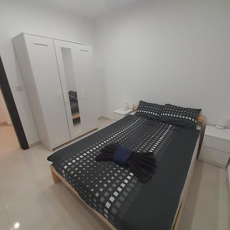 Modern 3Br Stylish Apartment With Large Balcony - Close To St Julians And St Georges Bay Is-Swieqi Buitenkant foto