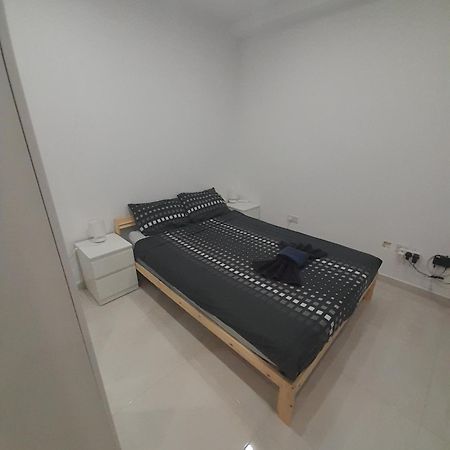 Modern 3Br Stylish Apartment With Large Balcony - Close To St Julians And St Georges Bay Is-Swieqi Buitenkant foto
